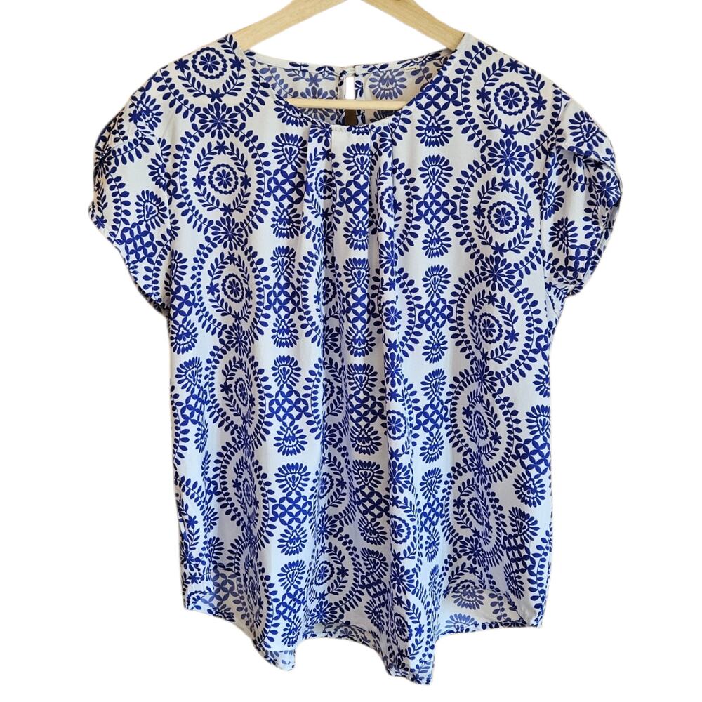 Women's Plus Size 4XL Blue White Geometric Medallion Pleated Cap Sleeve Blouse